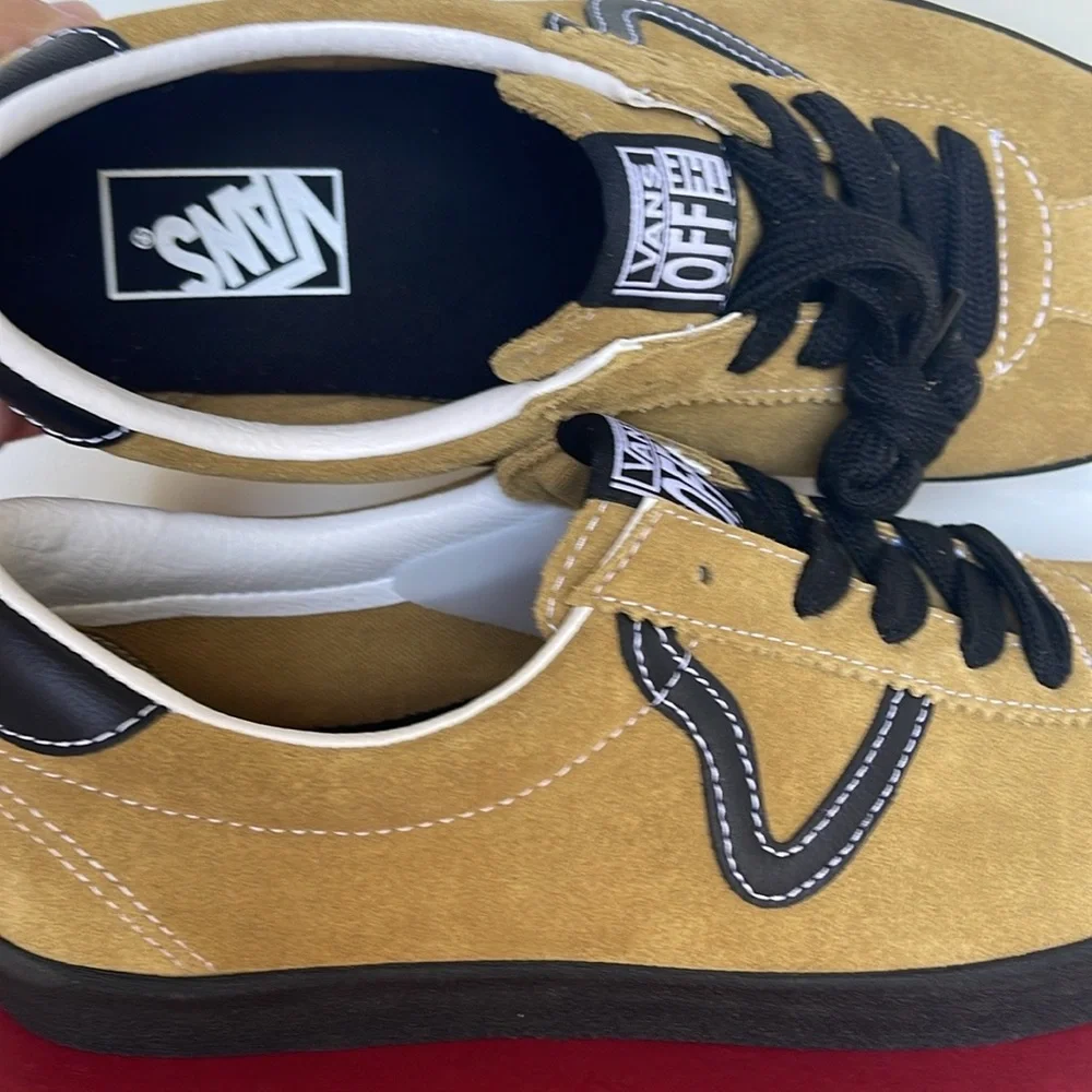 Vans WMNS Sport Low Suede Antelope
VN000CQR5QJ
Sneakers - Picture 4 of 16